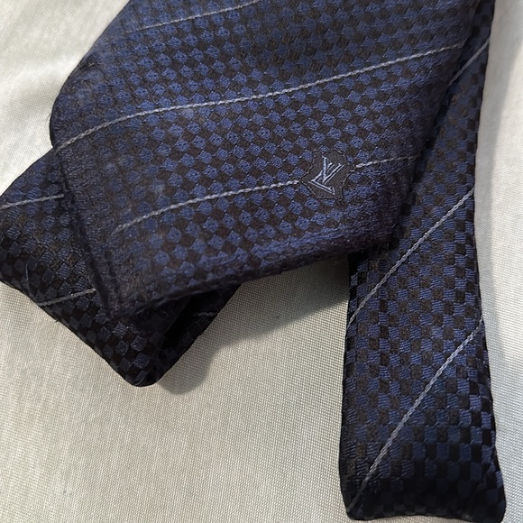 Authentic Louis Vuitton Tie - Picture 15 of 15